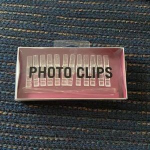 ☀️2/$15 SALE☀️ UO Home Photo Clips